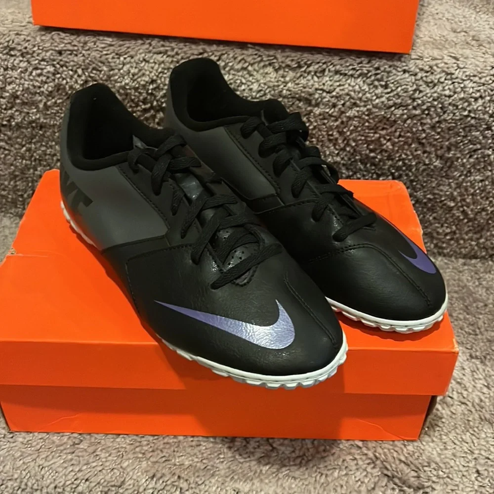 Nike Bomba Jr II Soccer Cleats Indoor shoes new 580443 050 Youth Big Boy 4.5 Y